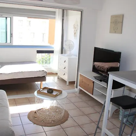 Les Pieds Dans L'eau Au Cap D'agde Agde