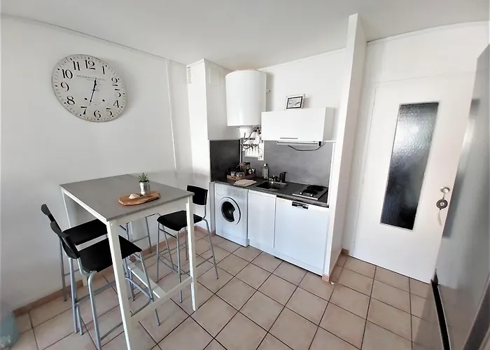 Les Pieds Dans L'eau Au Cap D'agde