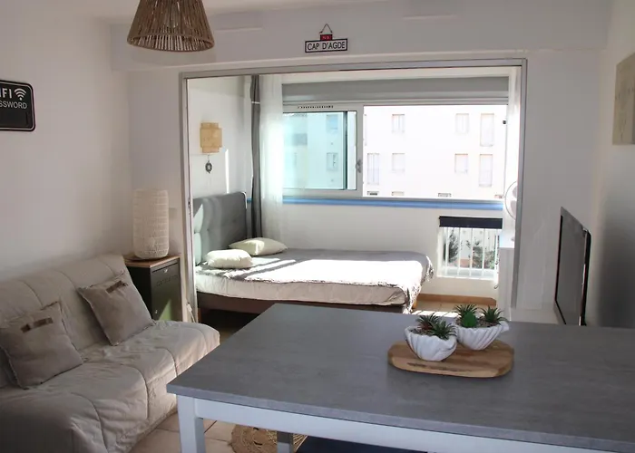 Les Pieds Dans L'eau Au Cap D'agde